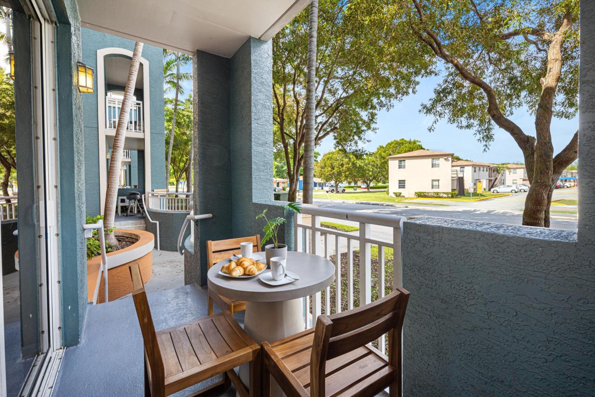 Dharma Home Suites South Miami At Red Road Commons Extérieur photo