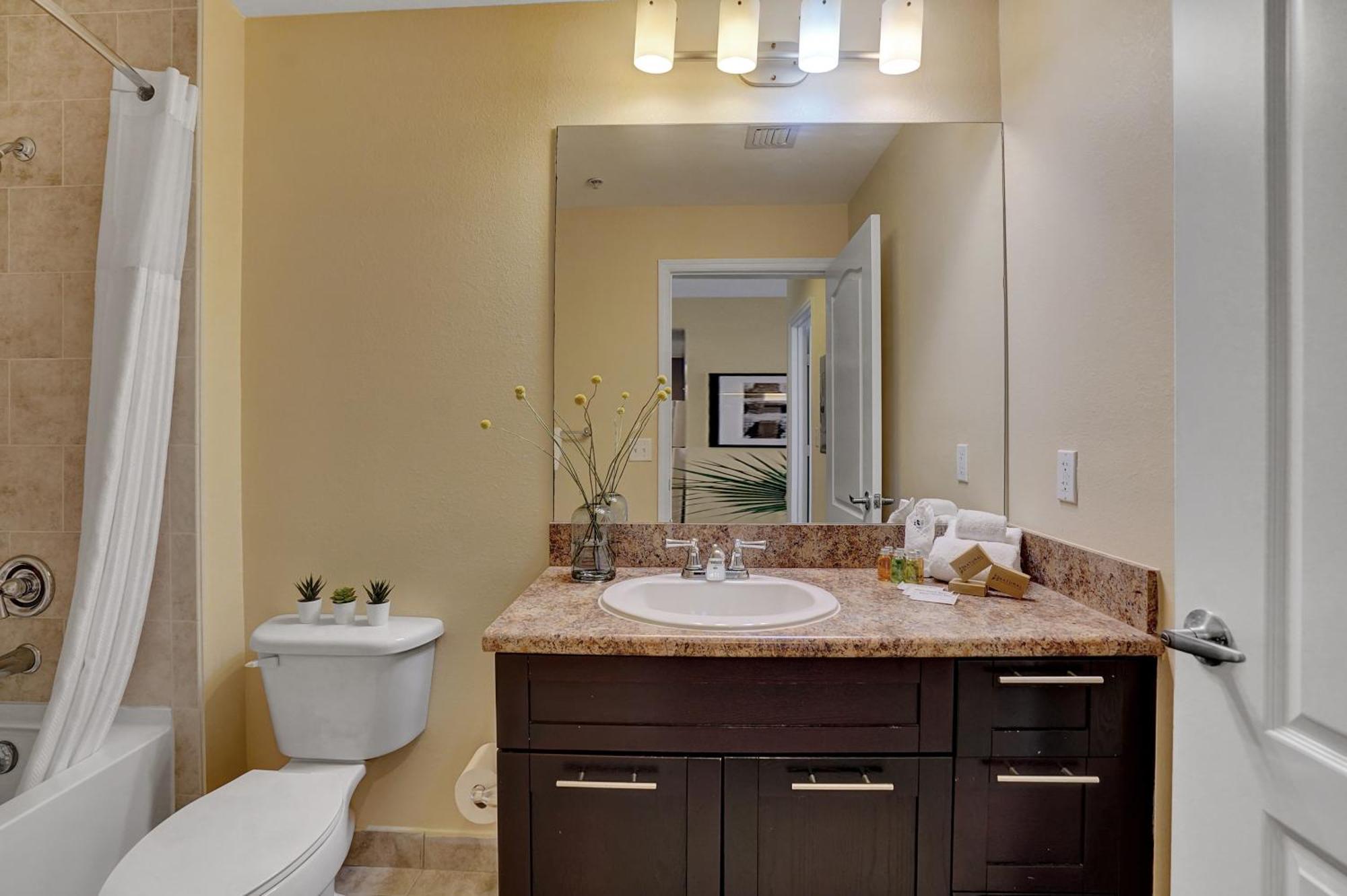 Dharma Home Suites South Miami At Red Road Commons Extérieur photo