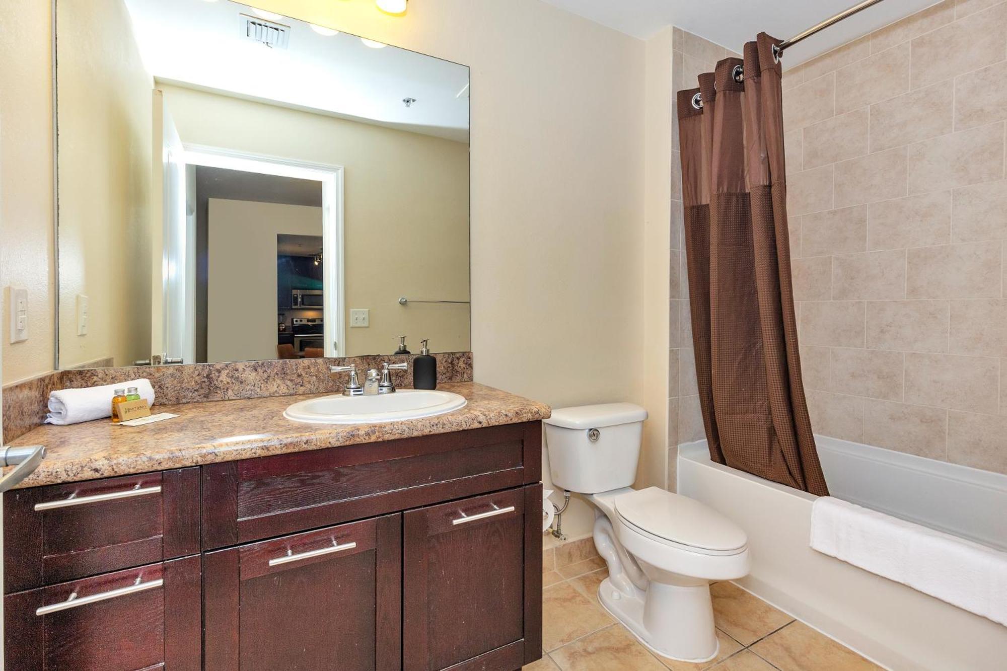 Dharma Home Suites South Miami At Red Road Commons Extérieur photo