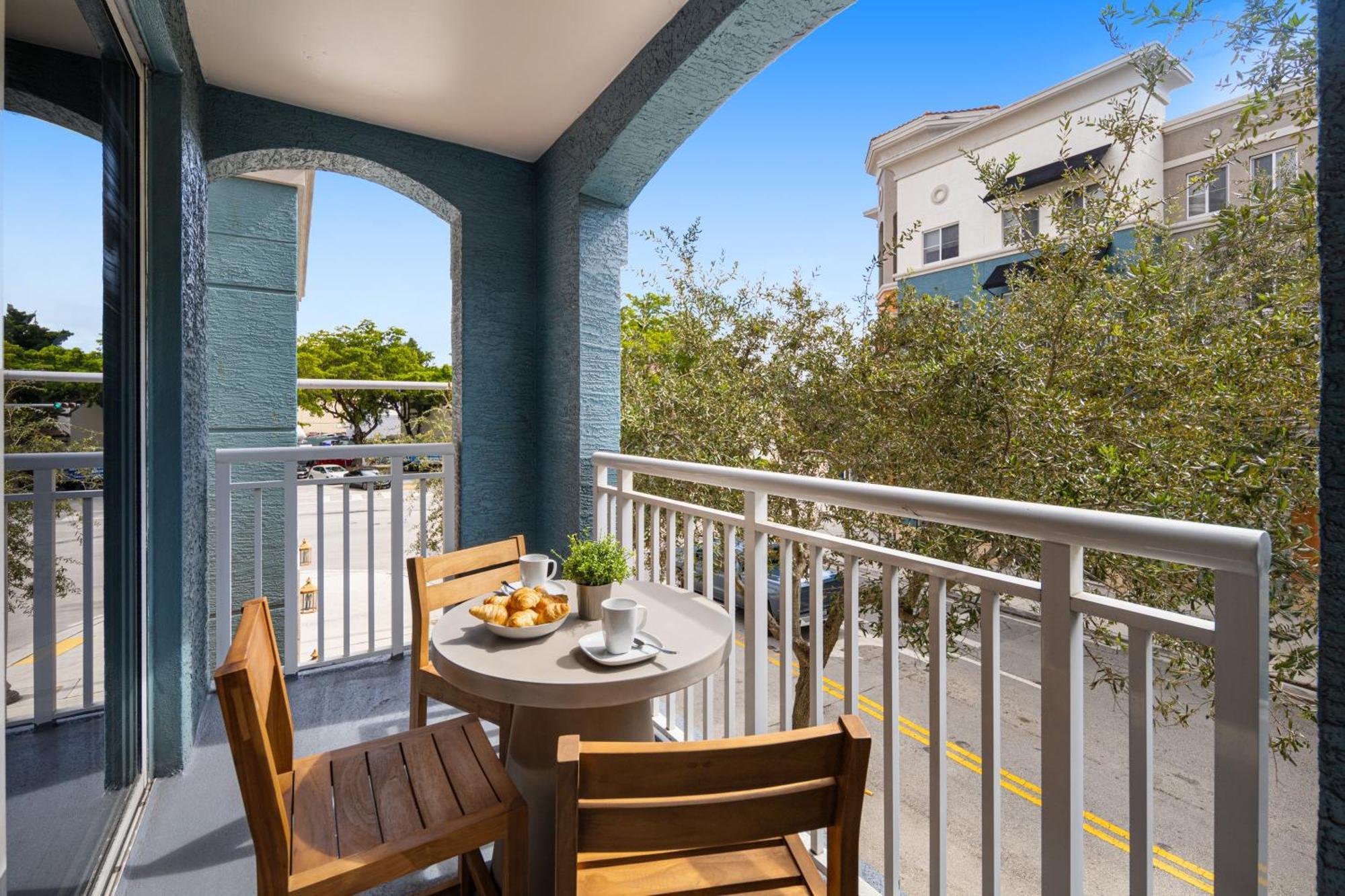 Dharma Home Suites South Miami At Red Road Commons Extérieur photo
